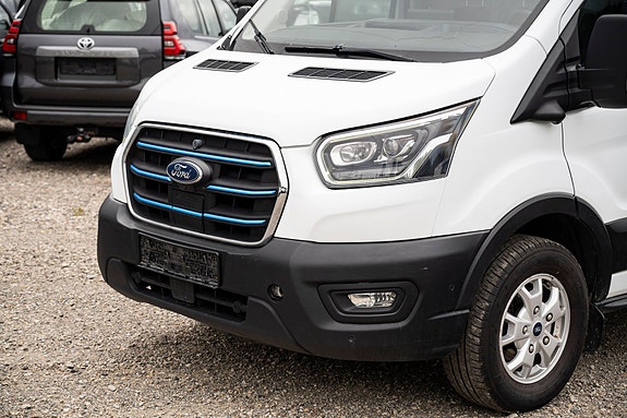 Ford Transit 2 of 5