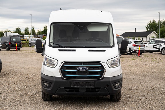Ford Transit 3 of 5