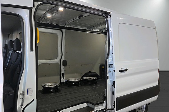 Ford Transit 12 of 17