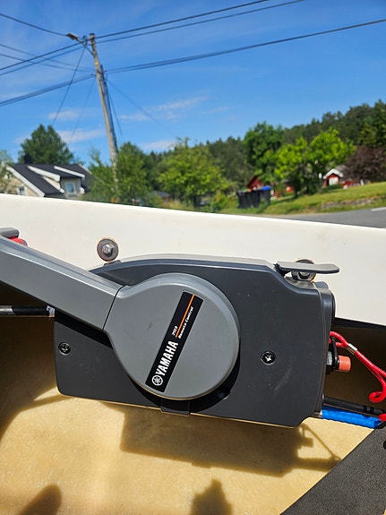 Hurrycane/Cyber 370 med yamaha 9.9/15 4 of 5