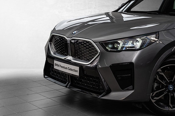 BMW iX2 3 of 30