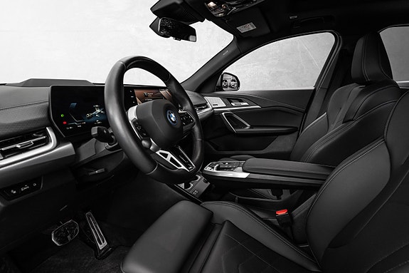 BMW iX2 13 of 30