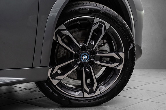 BMW iX2 10 of 30