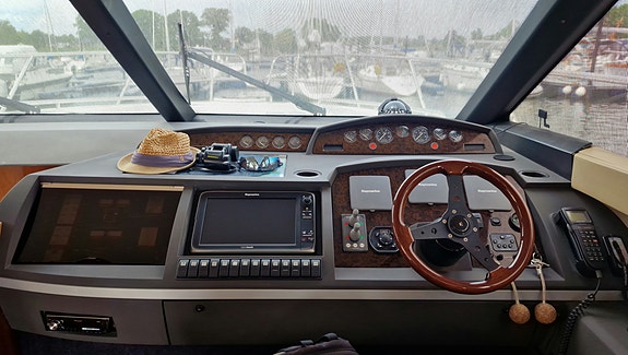 Princess P42, 2005 mod, Tamd 75 9 of 21