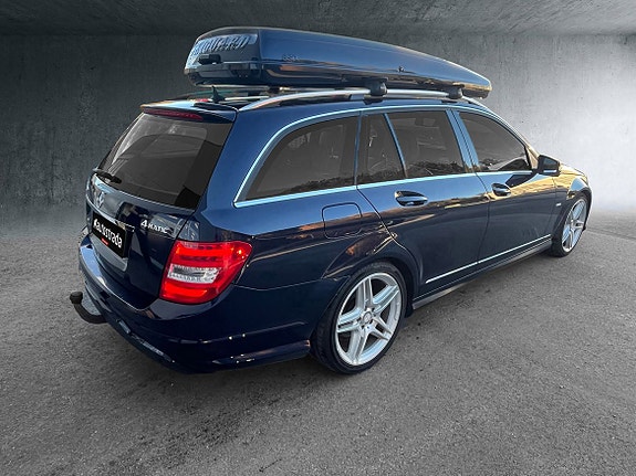 Mercedes-Benz C250 4 of 5