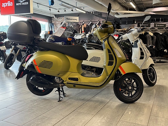 Vespa GTS300 SuperSport GTS300 SuperSport 3 of 5