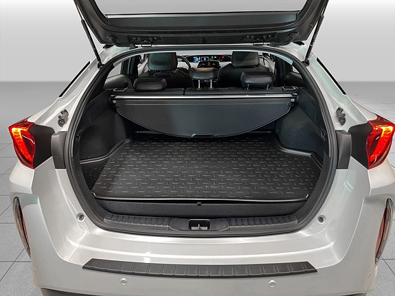 Toyota Prius Plug-in Hybrid 6 of 10