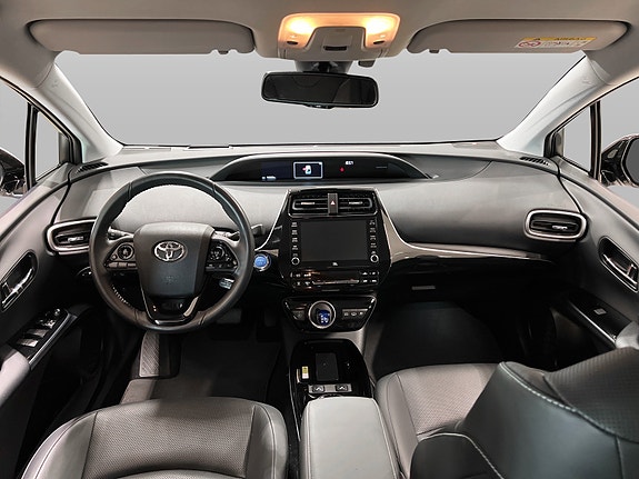 Toyota Prius Plug-in Hybrid 5 of 10