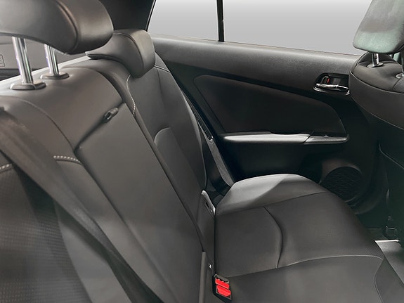 Toyota Prius Plug-in Hybrid 7 of 10