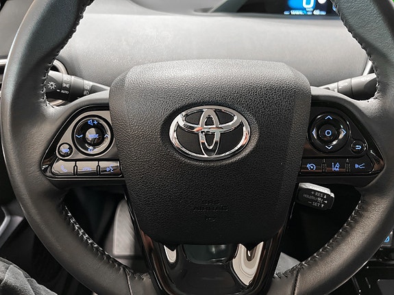 Toyota Prius Plug-in Hybrid 9 of 10