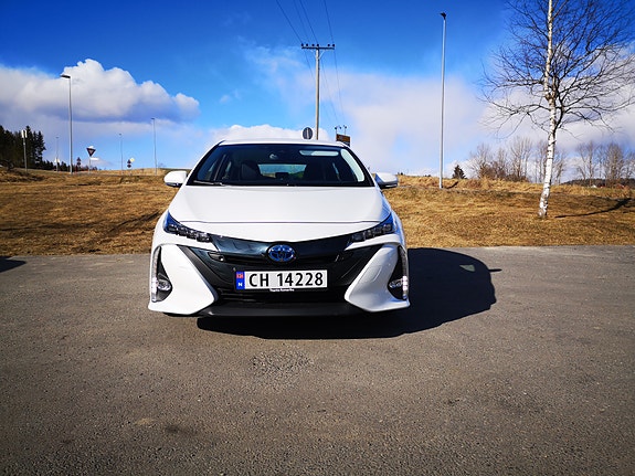 Toyota Prius Plug-in Hybrid 3 of 10