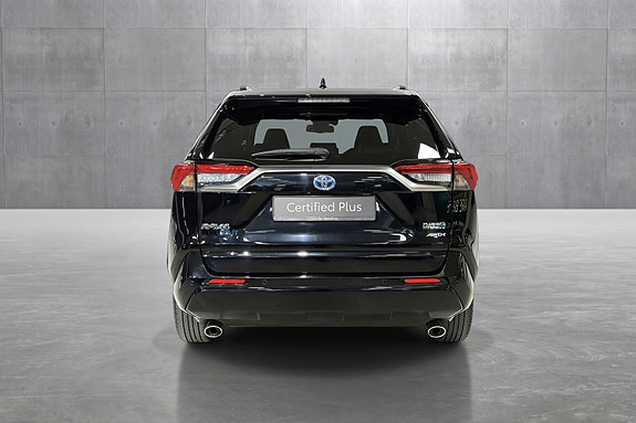 Toyota RAV4 Plug-in Hybrid 4 of 5