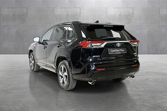 Toyota RAV4 Plug-in Hybrid 3 of 5