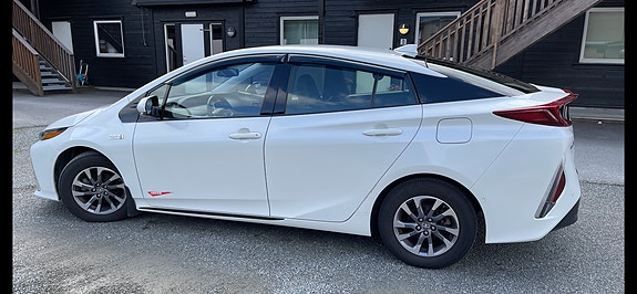 Toyota Prius Plug-in Hybrid 5 of 30
