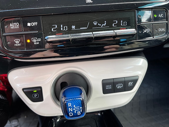 Toyota Prius Plug-in Hybrid 10 of 30