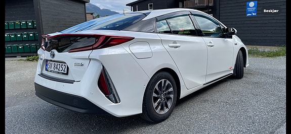 Toyota Prius Plug-in Hybrid 4 of 30