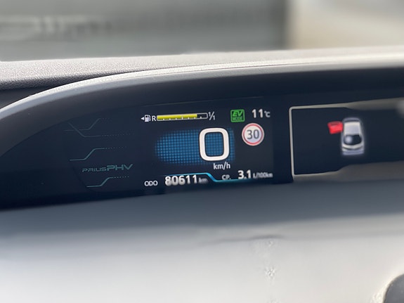 Toyota Prius Plug-in Hybrid 11 of 30
