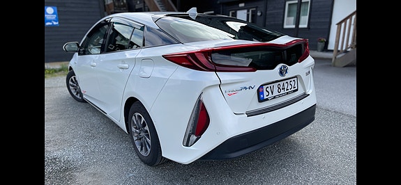 Toyota Prius Plug-in Hybrid 3 of 30