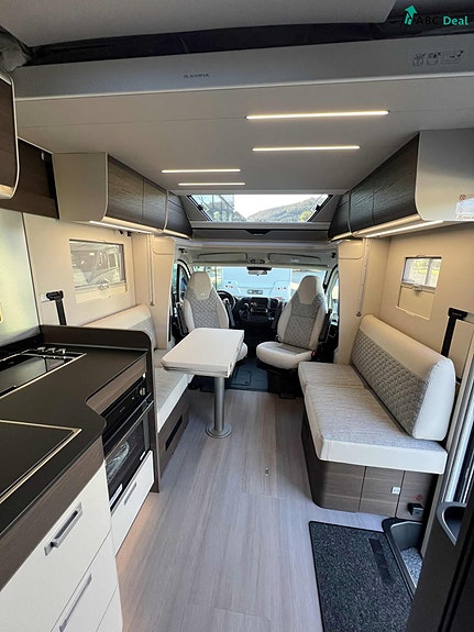 Adria Matrix 670DL Supréme | 9tr Aut m.adap.CC | Face2face | Enkl+senkeseng | Solc+Lit.batt+Invert | Stekeovn | TV | Ker.lakkforsegl.| Antirustbehandlet | 10 of 19