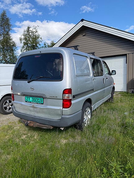 Toyota HiAce 4 of 5
