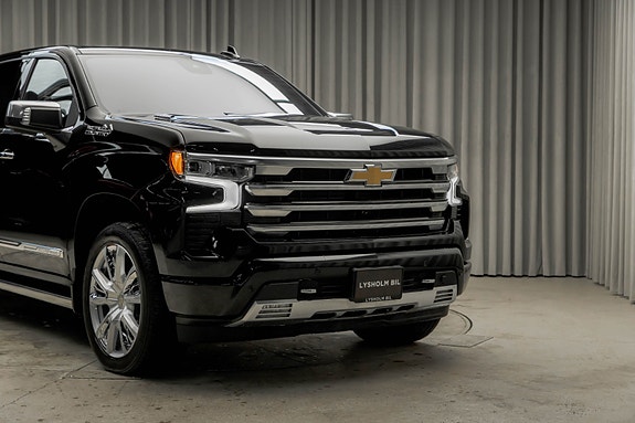 Chevrolet Silverado 2 of 5