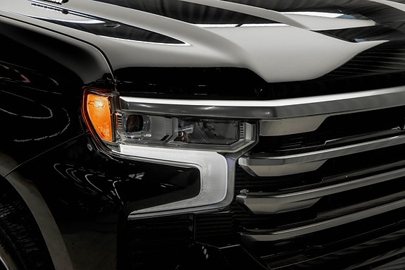 Chevrolet Silverado 3 of 5