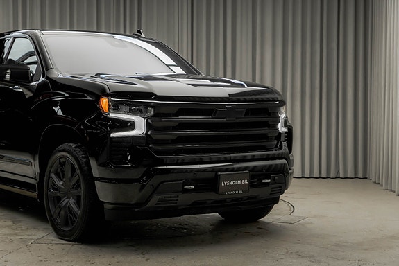 Chevrolet Silverado 2 of 5