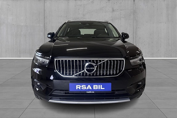 Volvo XC40 2 of 5
