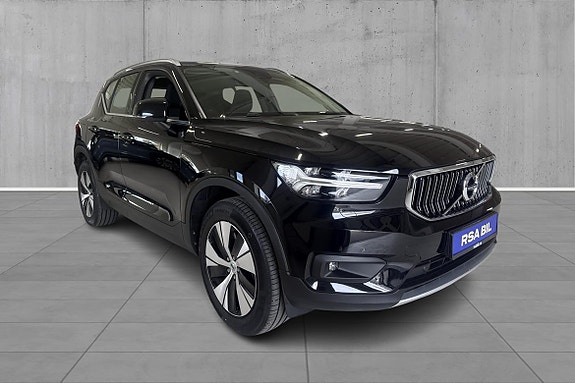 Volvo XC40 3 of 5
