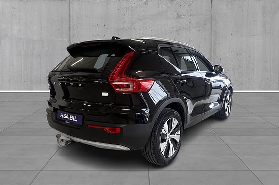 Volvo XC40 4 of 5