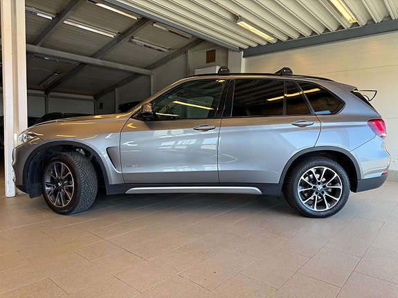 BMW X5 2 of 5