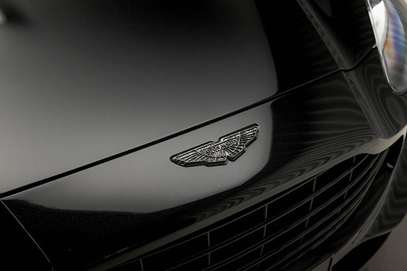 Aston Martin DBX 5 of 5