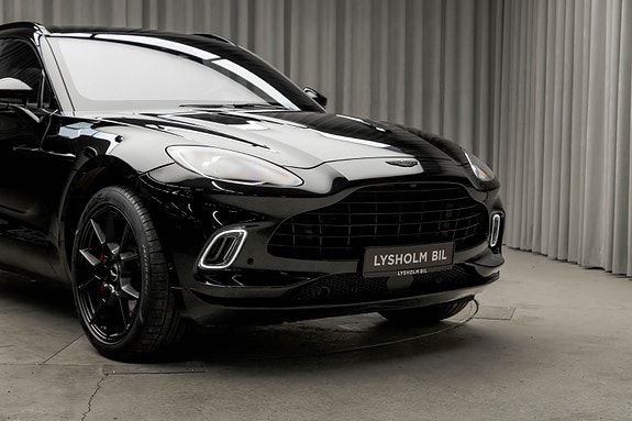 Aston Martin DBX 3 of 5