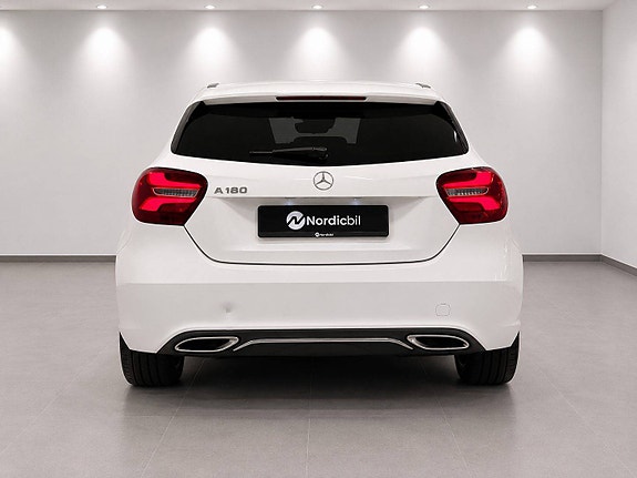 Mercedes-Benz A180 4 of 22