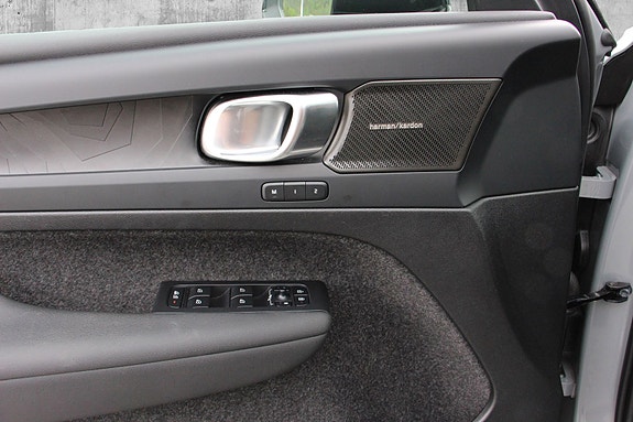 Volvo EX40 12 of 29
