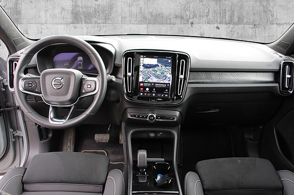 Volvo EX40 16 of 29