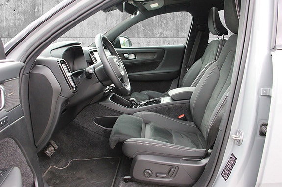 Volvo EX40 10 of 29