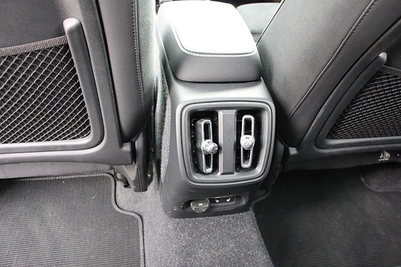 Volvo EX40 15 of 29