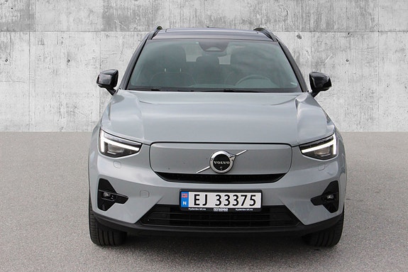 Volvo EX40 2 of 29