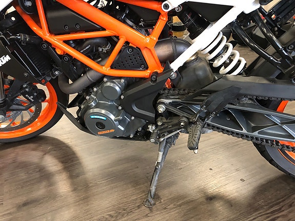 KTM 390 Duke 4 of 5