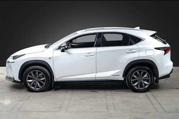 Lexus NX300h 5 of 5