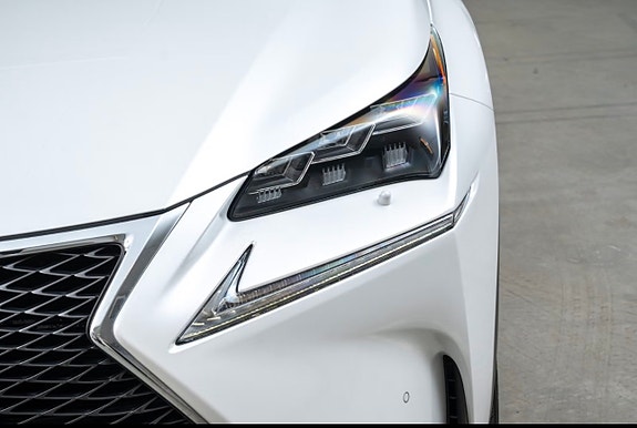 Lexus NX300h 3 of 5