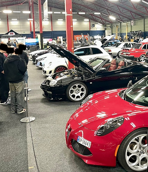 Alfa Romeo Spider 2 of 5