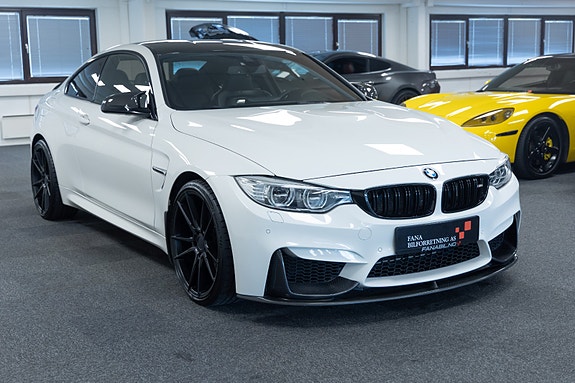BMW M4 4 of 5
