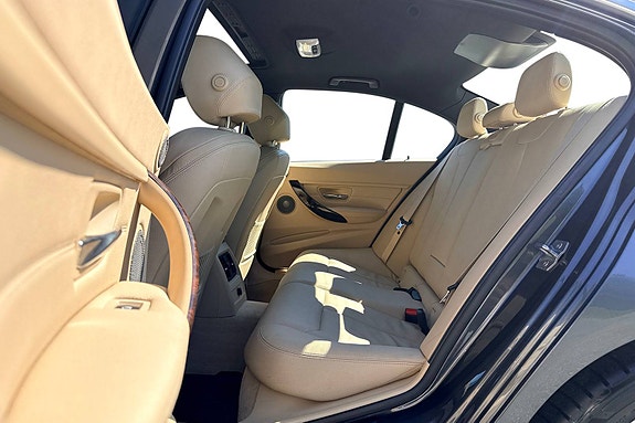 BMW 320xd 13 of 30