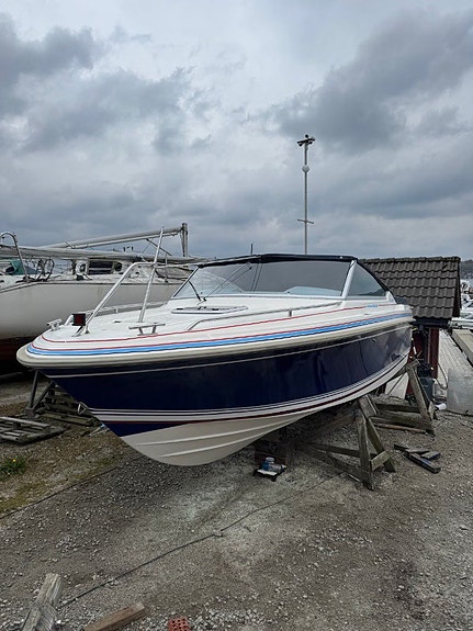 1987 Daycruiser Nimbus 22 DC med Indmar 5.7 liter V8 bensin motor