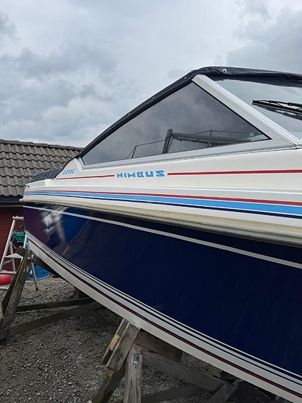 1987 Daycruiser Nimbus 22 DC med Indmar 5.7 liter V8 bensin motor 4 of 5