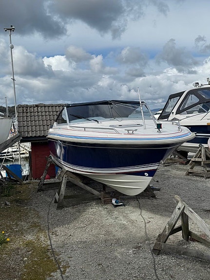 1987 Daycruiser Nimbus 22 DC med Indmar 5.7 liter V8 bensin motor 2 of 5