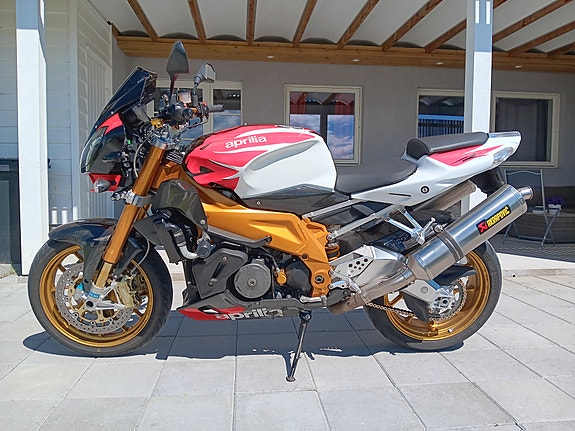 Aprilia RSV 1000 Tuono factory r 4 of 5