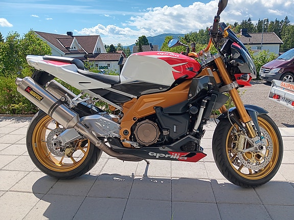 Aprilia RSV 1000 Tuono factory r 2 of 5